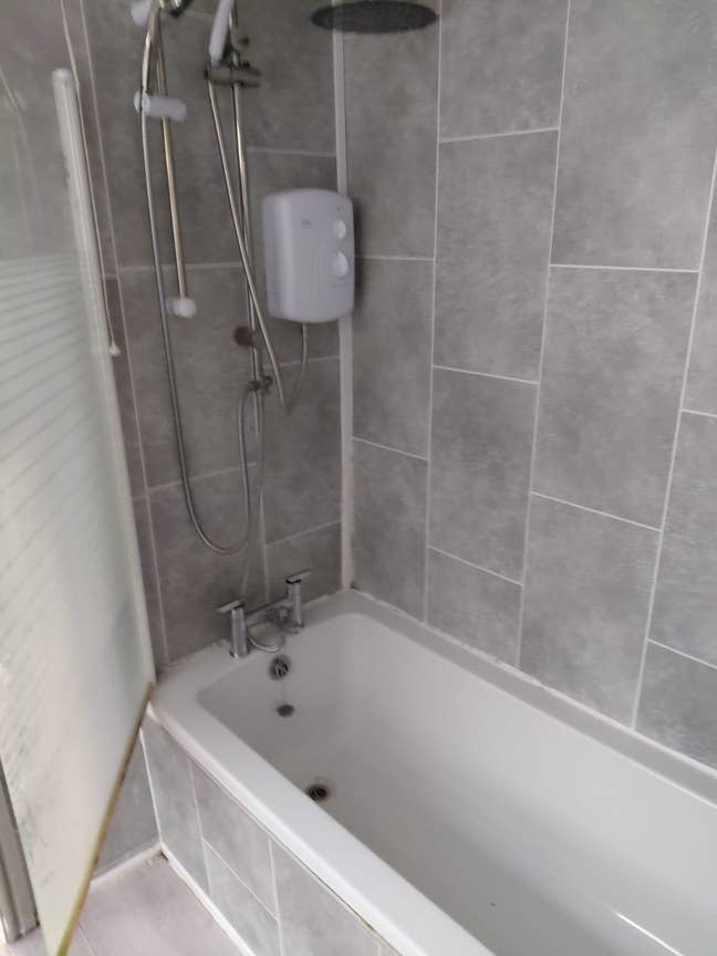 3 Bedroom House to rent - fully redecorated Main Photo