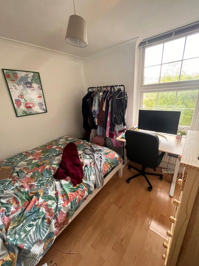 Cosy double room in Kentish Town  Main Photo