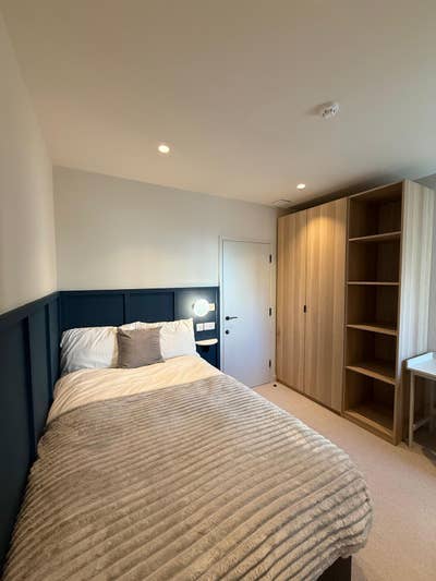 Luxury Double Ensuite Bedroom | All Bill Included! Main Photo