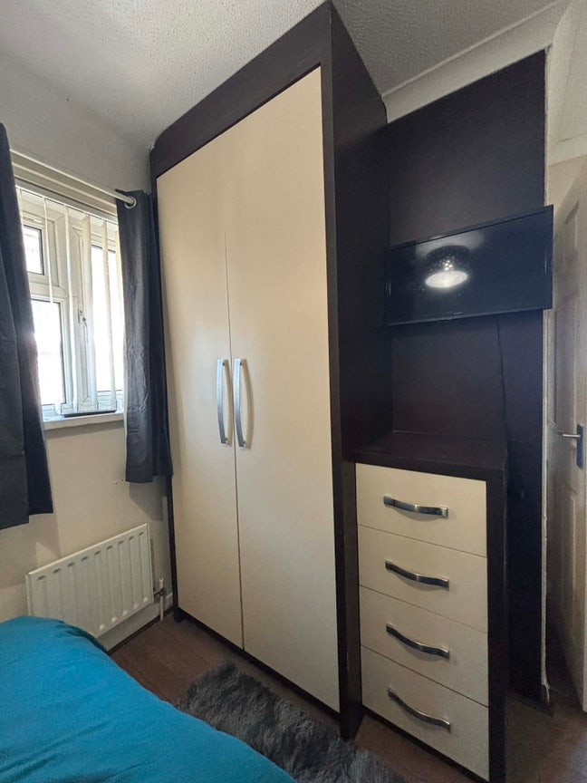 Two rooms one is your own living area Main Photo