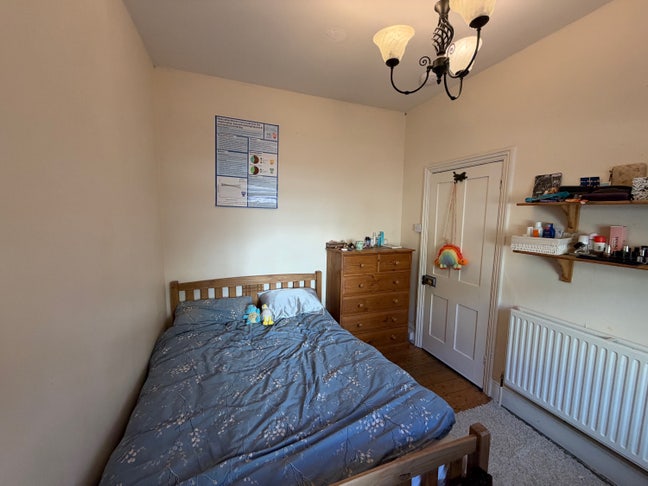 Cosy double room available from 7 Dec (short term) Main Photo