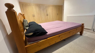 Bedroom available in a shared house Main Photo