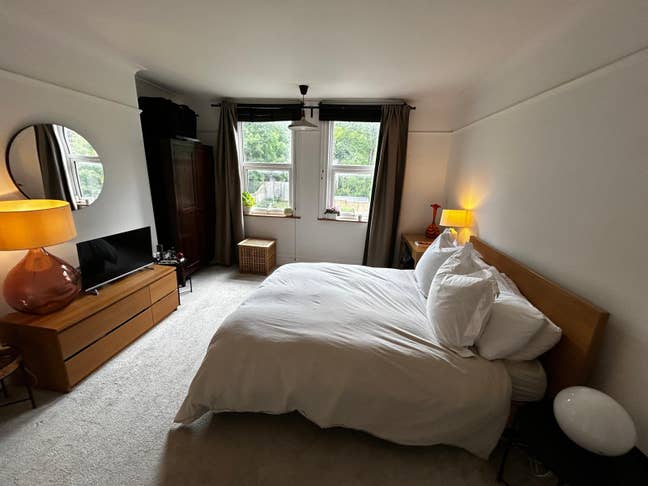 Huge double room – flat to yourself part time  Main Photo