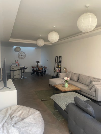 Double room available Female – Clapham North Main Photo