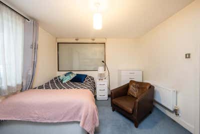 Bright Room in Bartholomew Court, Docklands E14 Main Photo
