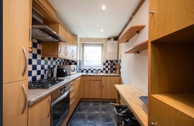 Spacious Room available in a 3 bed flat📍East India Main Photo