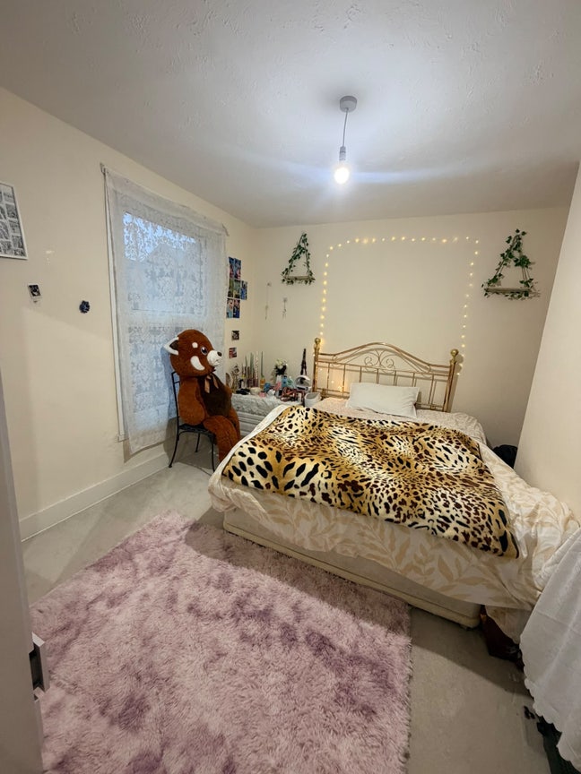 Basement Double Bedroom Available Main Photo