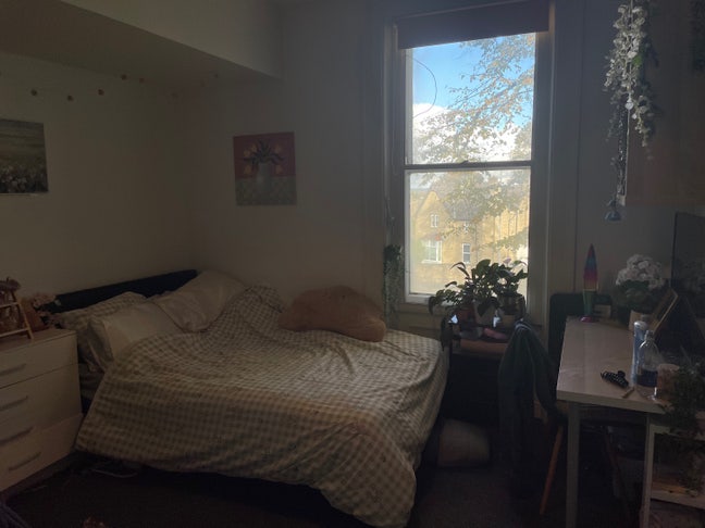 One room to rent near Huddersfield Town Centre! Main Photo