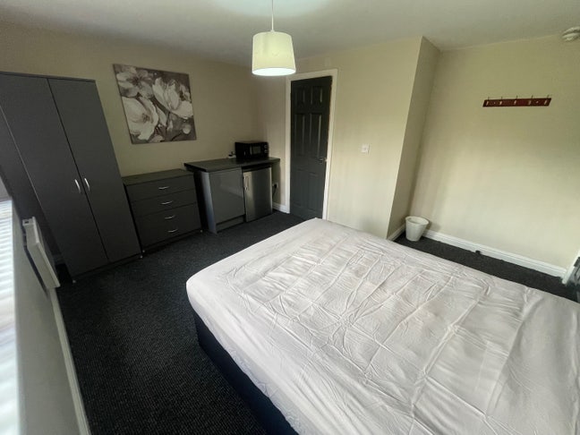 💥 Spacious Double Ensuite Rooms available Main Photo