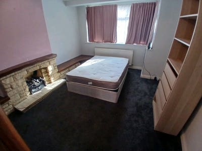 Large Double Room with All Bills inc. in Mitcham Main Photo