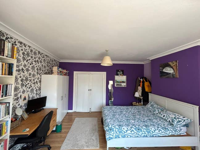 Very large room (18sqm) in a friendly flat Main Photo