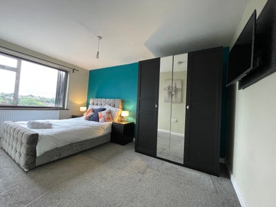 Extremely Large Double Room All Bills Included  Main Photo