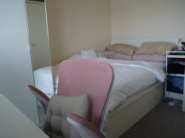 Looking for 1 flatmate to join our 3 bedroom flat Main Photo