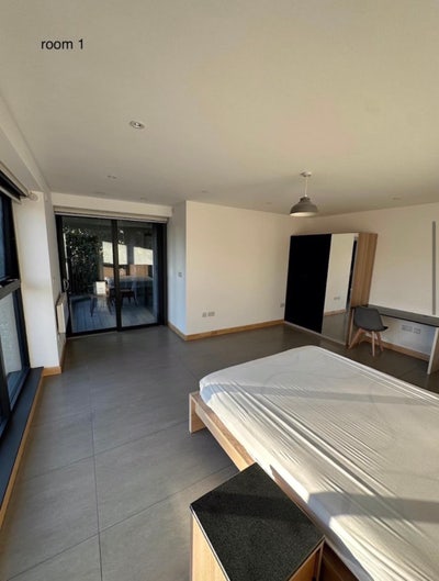 Massive room available in Camberwell! Main Photo