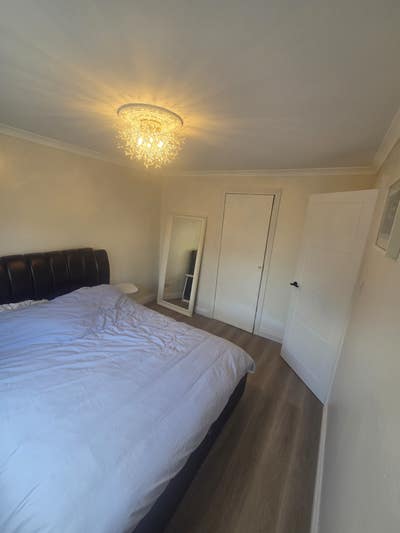 Double Room in newly refurbished house  Main Photo