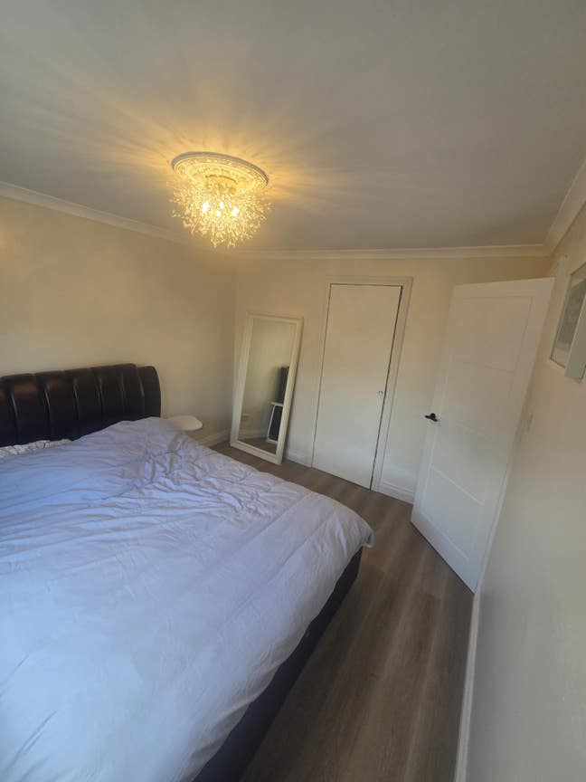 Double Room in newly refurbished house  Main Photo