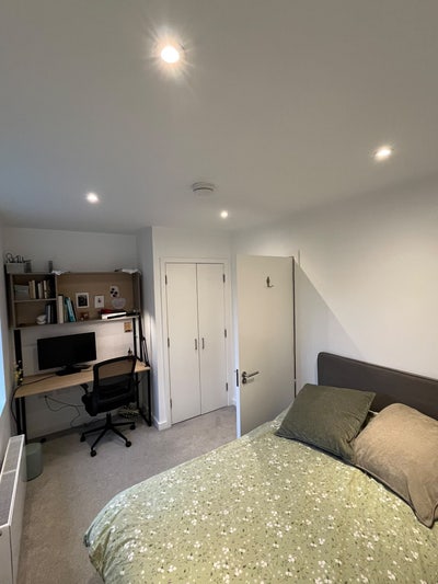 Immediately Available Room in Two-Bed Flatshare Main Photo