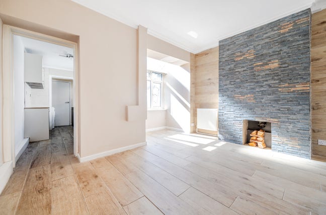 2 double rooms available to rent in a house Main Photo