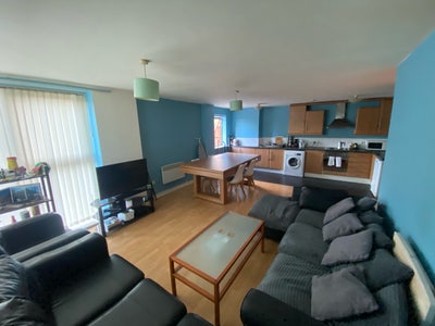 Large Double Bedroom (All bills included) Main Photo