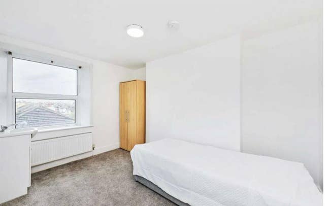 Looking for a flatmate  Main Photo