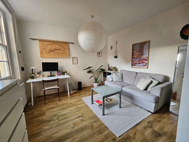 Bright, Spacious Room w. Lounge Area | De Beauvoir Main Photo