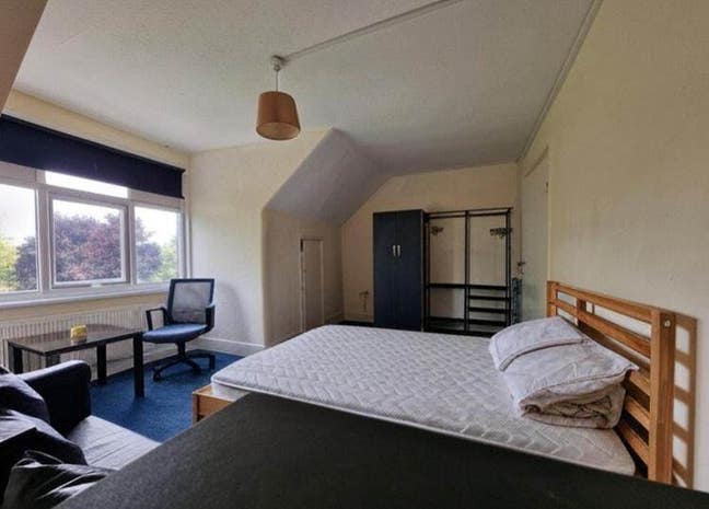 Spacious Room to Rent in Stratford in E15 3Qj Main Photo