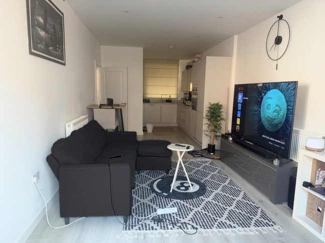 Bright 1-Bed + Balcony · 3 Months · Bills Inc. Main Photo