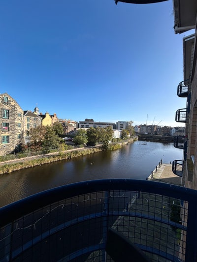 Modern, bright double bedroom available in Leith Main Photo