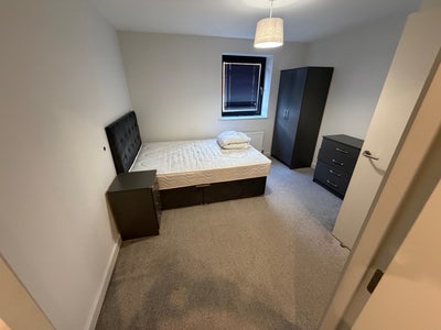 Ensuite Room available in a shared apartment  Main Photo