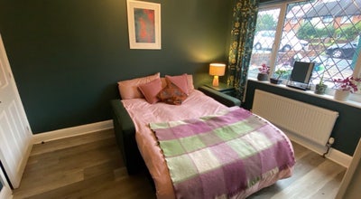 Large room with TV & ensuite Main Photo