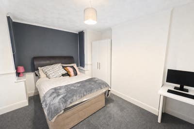 Large Double Room- Bills & Cleaner Included Main Photo