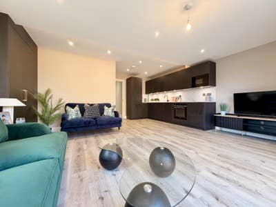 Brand New 2 Bed Maisonette Private Garden Main Photo