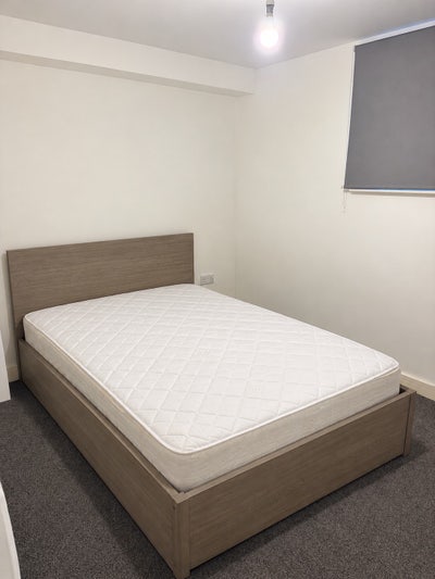 Double room in clean quite flat  Main Photo