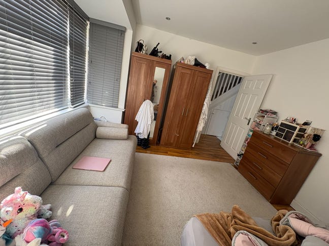 Kingsbury Room | 1 or 2 Females | Bills Included Main Photo