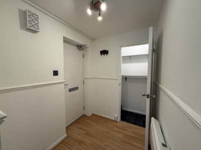 Spacious, 1-Bedroom Flat | Separate Living Room Main Photo
