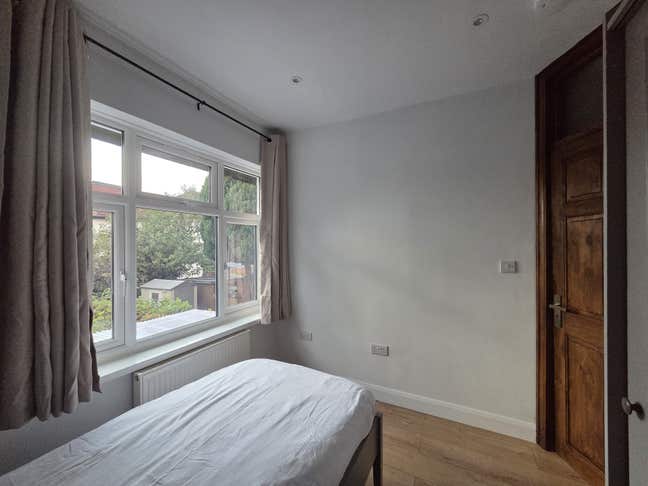2 Rooms to Rent Rowland Hill Avenue Main Photo