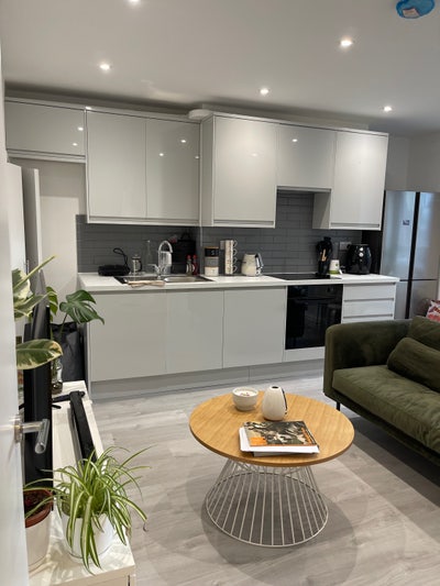 Two rooms available on different dates  Main Photo