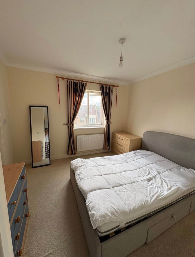 Spacious En suite Double room &pound;900 inc all bils Main Photo