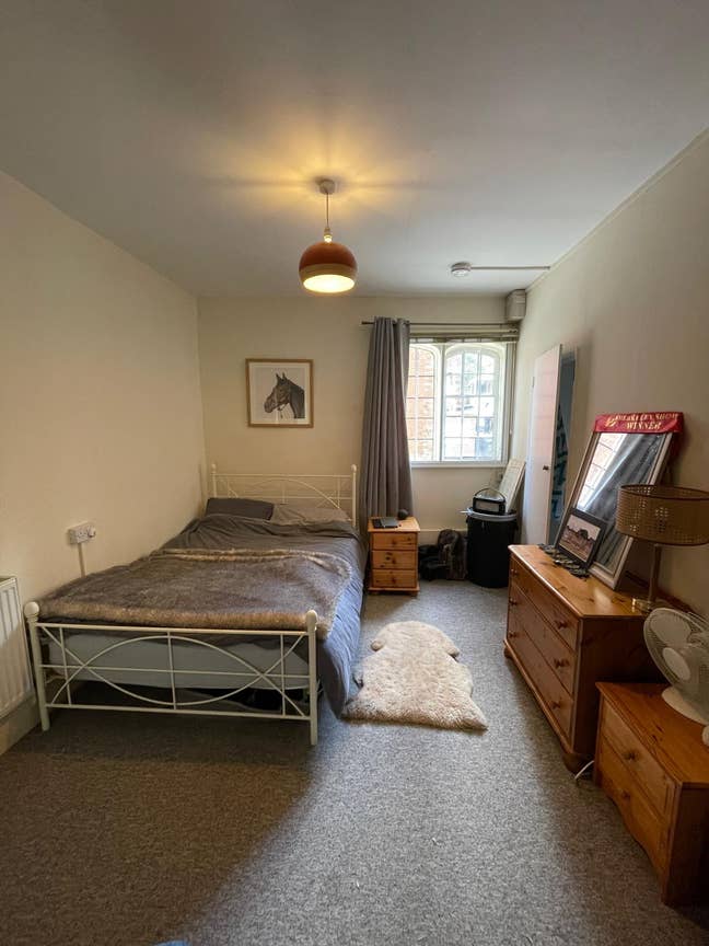 Spacious Ground-Floor Room with Ensuite  Main Photo
