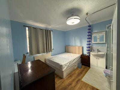 Double Room Has Stoilet and Handwashing and Shower Main Photo