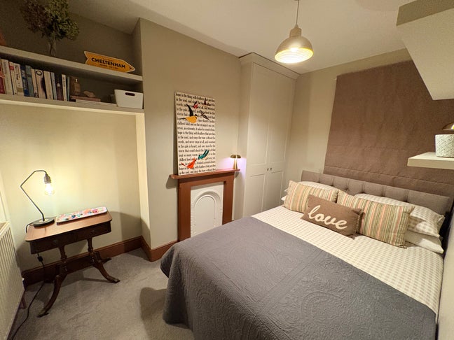 Charming Double Room & Parking - Cheltenham Town Main Photo