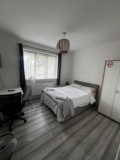 Three bedroom with three bathroom flat in E1 4QX Main Photo