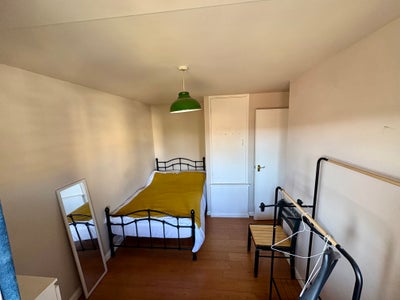 Monday-Friday Let: Lovely Room in Islington  Main Photo