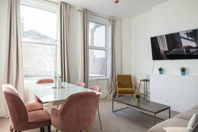 Spacious 2-Bedroom First-Floor Flat in Putney Main Photo
