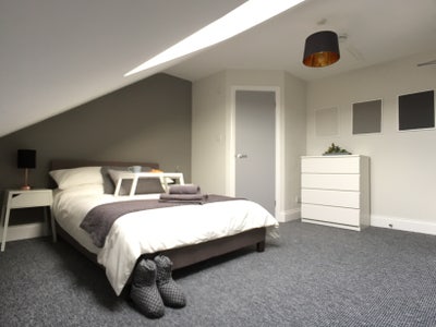 Professional Double Room with En Suite in Heaton  Main Photo