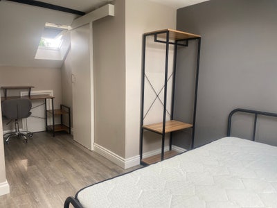 Studio Apartment, Self Contained, Bills Included Main Photo