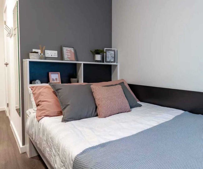 Official Reassignment: En-suite (1st Week FREE) Main Photo