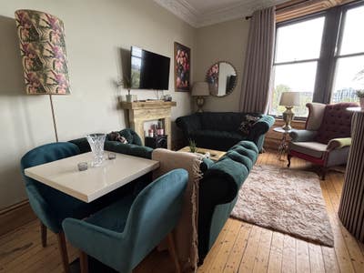 Room to rent in two bedroom flat  Main Photo