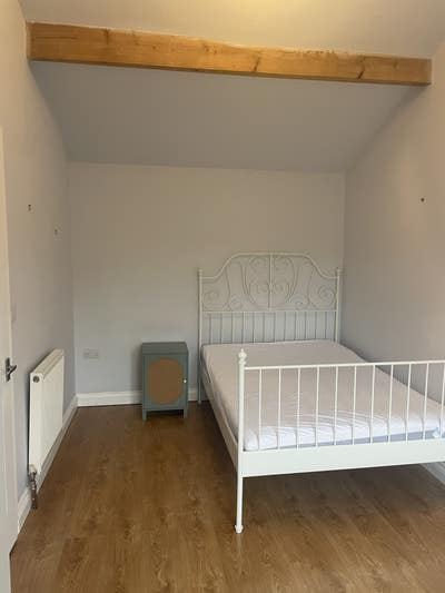 Looking for a female housemate Main Photo