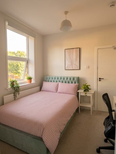 Lovely room in student house  Main Photo